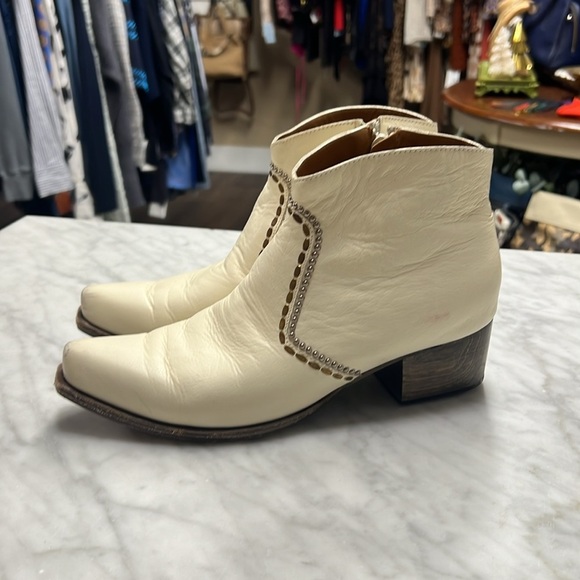 Calleen Cordero Cream Leather Embellished Ankle Western Inspired Bootie 7.5 - Picture 3 of 12